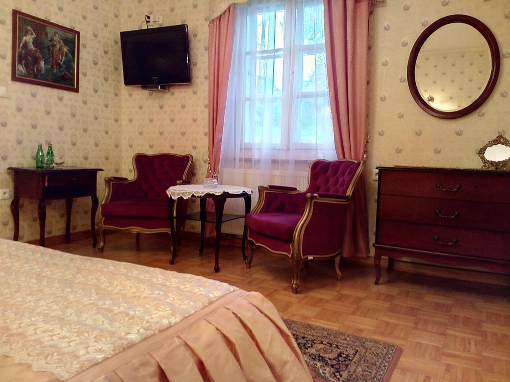 Dworek Ojca Mateusza Сандомир Экстерьер фото