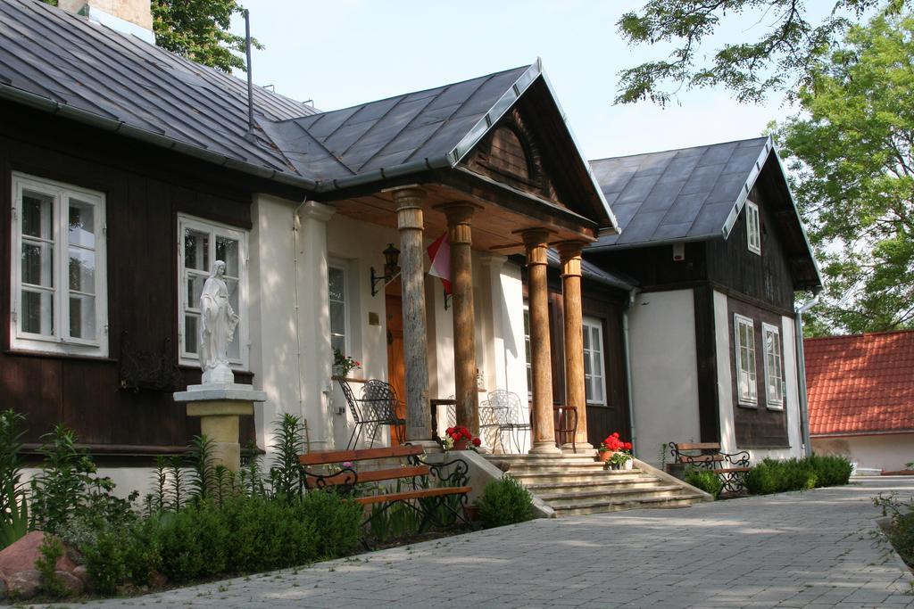 Dworek Ojca Mateusza Сандомир Экстерьер фото